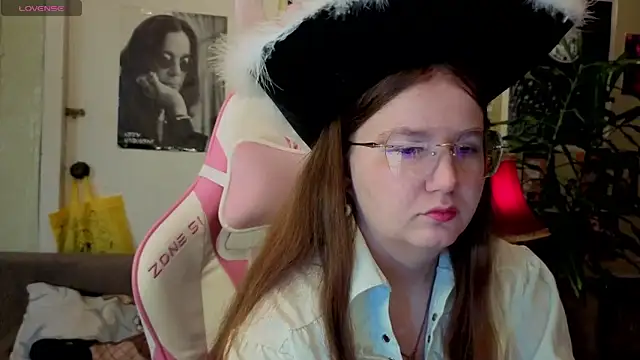 Snapshot of Sienna-Cow chatting on October 8, 2025, 11:41 am Sienna-Cow online show from October 8, 2025, 11:41 am