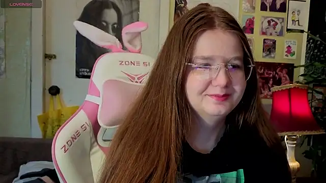 Snapshot of Sienna-Cow chatting on October 16, 2025, 1:01 pm Sienna-Cow online show from October 16, 2025, 1:01 pm