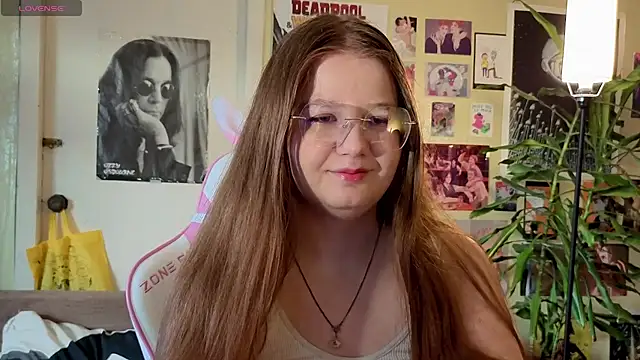 Snapshot of Sienna-Cow chatting on October 18, 2025, 12:17 pm Sienna-Cow online show from October 18, 2025, 12:17 pm