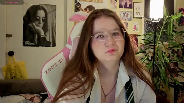 Snapshot of Sienna-Cow chatting on October 24, 2025, 12:56 pm Sienna-Cow online show from October 24, 2025, 12:56 pm