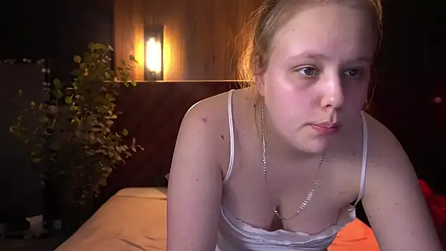 CrystallPaws online show from May 7, 2026, 5:35 am