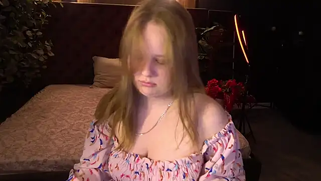 CrystallPaws online show from June 7, 2026, 5:44 am