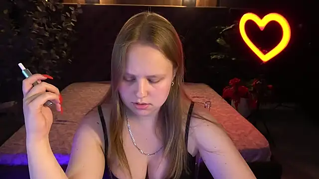 CrystallPaws online show from June 16, 2026, 5:43 am