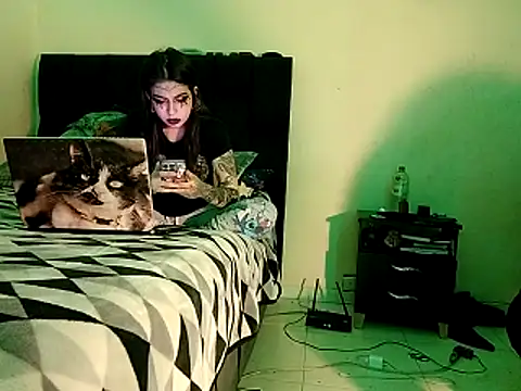 saenzjulieta1 online show from October 29, 2025, 12:57 am