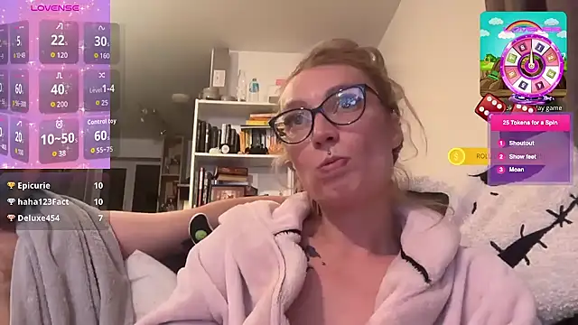 Snapshot of harleyblair chatting on October 22, 2025, 10:20 pm harleyblair online show from October 22, 2025, 10:20 pm