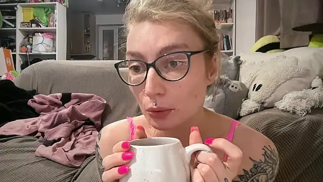 harleyblair online show from May 7, 2026, 8:03 pm
