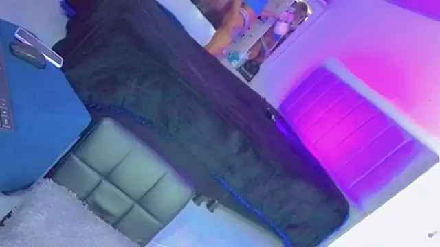 HANNAH BACKERS online show from November 15, 2025, 1:40 pm