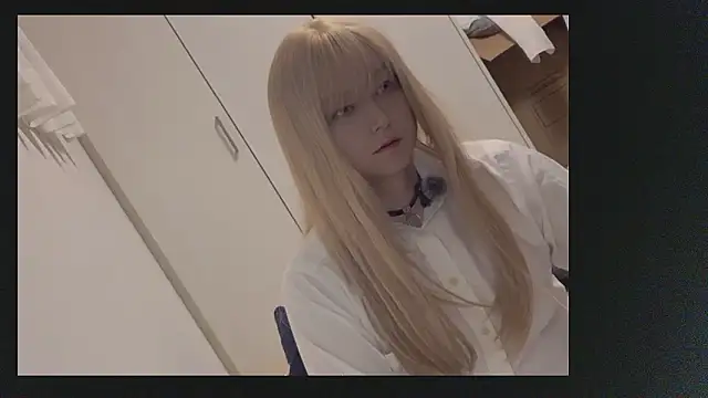 Snapshot of Mia032 chatting on November 15, 2025, 2:24 pm Mia032 online show from November 15, 2025, 2:24 pm