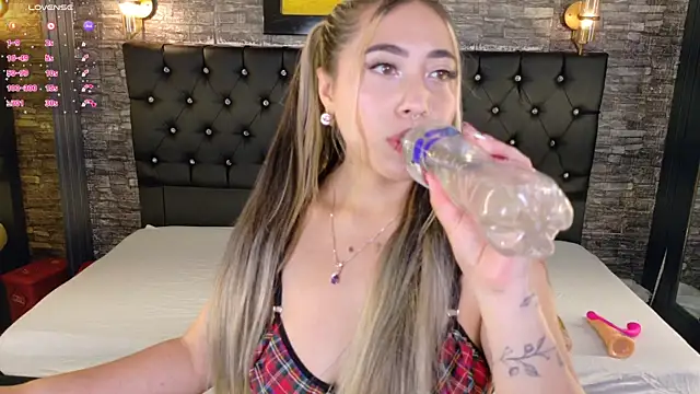  ManuVeelez online show from October 21, 2025, 4:35 am