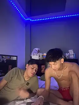 Kailertwink online show from May 7, 2026, 3:39 pm