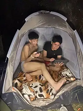 Kailertwink online show from May 13, 2026, 12:41 am