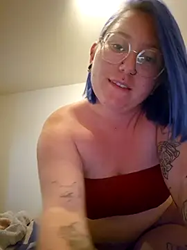Snapshot of lablonde2025 chatting on May 8, 2026, 6:13 pm lablonde2025 online show from May 8, 2026, 6:13 pm