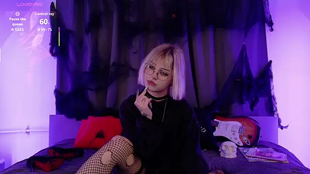 Snapshot of LiyaLuna chatting on September 17, 2025, 2:08 pm LiyaLuna online show from September 17, 2025, 2:08 pm