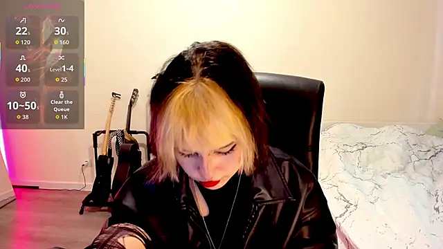 LiyaLuna online show from November 7, 2025, 11:32 am