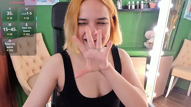 Snapshot of Gina_Dawson chatting on October 13, 2025, 8:36 am Gina Dawson online show from October 13, 2025, 8:36 am