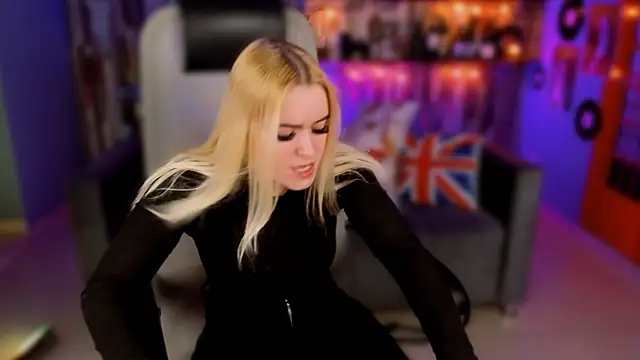 Snapshot of Stef_Nicks chatting on March 7, 2026, 9:39 am Stef Nicks online show from March 7, 2026, 9:39 am