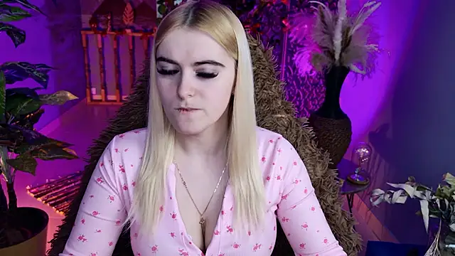 Snapshot of Stef_Nicks chatting on March 9, 2026, 9:02 am Stef Nicks online show from March 9, 2026, 9:02 am