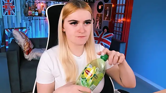 Snapshot of Stef_Nicks chatting on March 16, 2026, 9:02 am Stef Nicks online show from March 16, 2026, 9:02 am