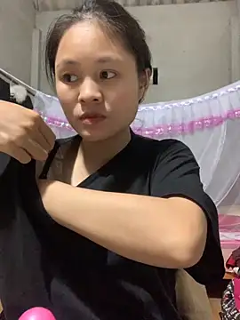 NhuFox online show from October 8, 2025, 1:31 pm