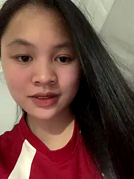 NhuFox online show from November 10, 2025, 1:21 pm