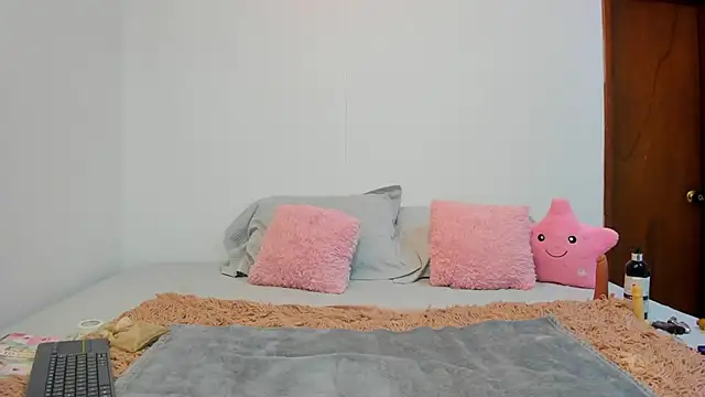 MiiaLane online show from September 20, 2025, 2:18 pm