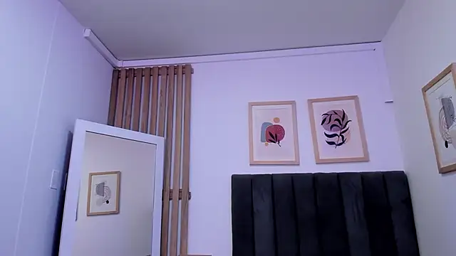 Snapshot of SuccubusDolly chatting on September 24, 2025, 8:23 pm SuccubusDolly online show from September 24, 2025, 8:23 pm