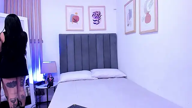 Snapshot of SuccubusDolly chatting on September 27, 2025, 7:52 pm SuccubusDolly online show from September 27, 2025, 7:52 pm