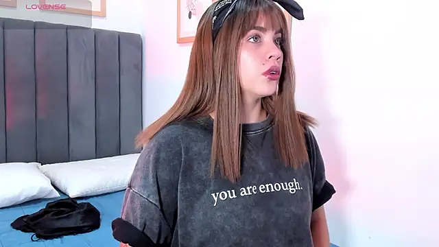 Snapshot of SuccubusDolly chatting on October 2, 2025, 8:05 pm SuccubusDolly online show from October 2, 2025, 8:05 pm