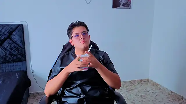 Snapshot of Ryan_Doretti chatting on December 18, 2025, 4:02 pm Ryan Doretti online show from December 18, 2025, 4:02 pm