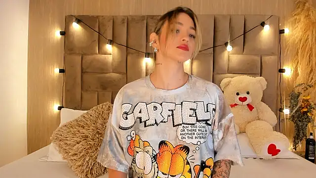 ClaradelMar online show from February 8, 2026, 9:23 am