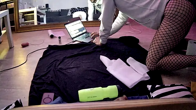 Toysboy67bi online show from September 28, 2025, 2:17 am