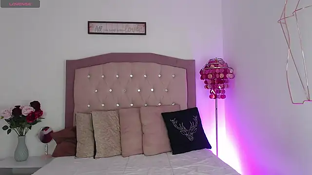 AmelieAndAce online show from October 6, 2025, 12:35 pm