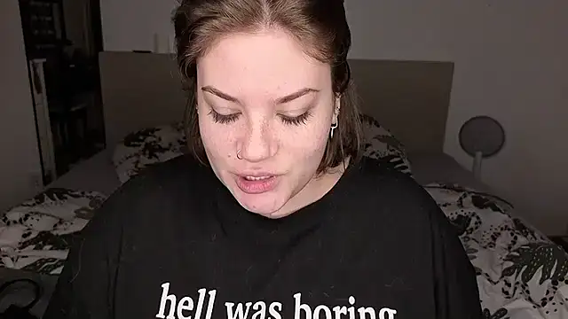 MaeNoir online show from November 30, 2025, 2:04 am