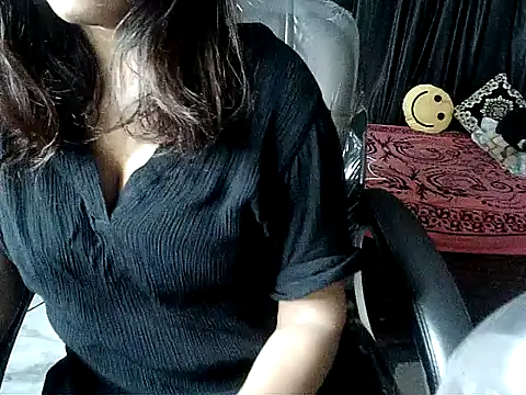 Snapshot of Anaconda-Mall chatting on October 3, 2025, 1:30 pm Anaconda-Mall online show from October 3, 2025, 1:30 pm