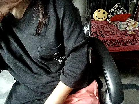 Snapshot of Anaconda-Mall chatting on October 4, 2025, 4:05 pm Anaconda-Mall online show from October 4, 2025, 4:05 pm