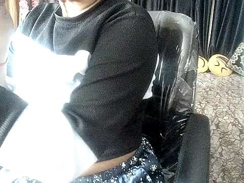 Snapshot of Anaconda-Mall chatting on October 25, 2025, 4:24 pm Anaconda-Mall online show from October 25, 2025, 4:24 pm