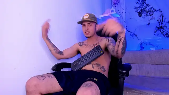 ReyBigx online show from February 17, 2026, 4:53 am