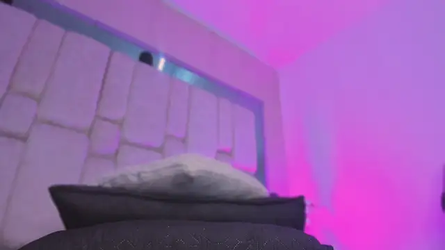 Samarafernandez online show from September 11, 2025, 12:44 am