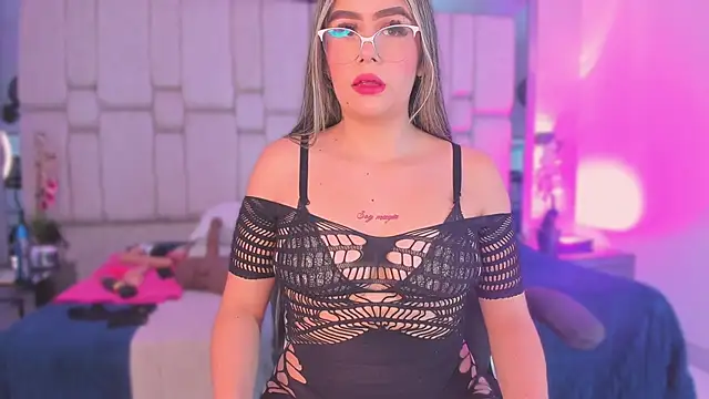 Samarafernandez online show from September 26, 2025, 3:54 am