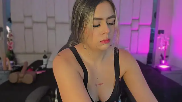 Samarafernandez online show from October 16, 2025, 3:29 am