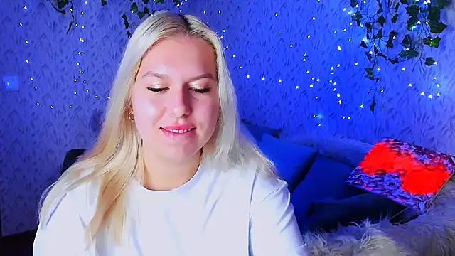 ChloeRicc online show from October 9, 2025, 12:47 pm