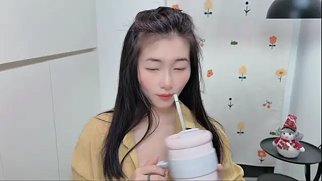 Snapshot of Rosalind_xixi chatting on May 10, 2026, 3:12 am Rosalind xixi online show from May 10, 2026, 3:12 am