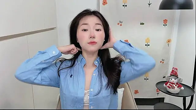 Snapshot of Rosalind_xixi chatting on May 18, 2026, 4:07 am Rosalind xixi online show from May 18, 2026, 4:07 am