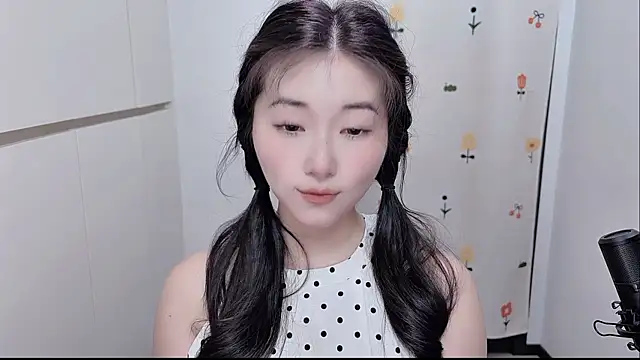 Snapshot of Rosalind_xixi chatting on June 7, 2026, 3:32 am Rosalind xixi online show from June 7, 2026, 3:32 am
