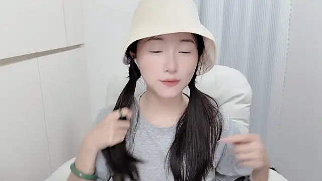 Snapshot of Rosalind_xixi chatting on June 28, 2026, 12:00 pm Rosalind xixi online show from June 28, 2026, 12:00 pm
