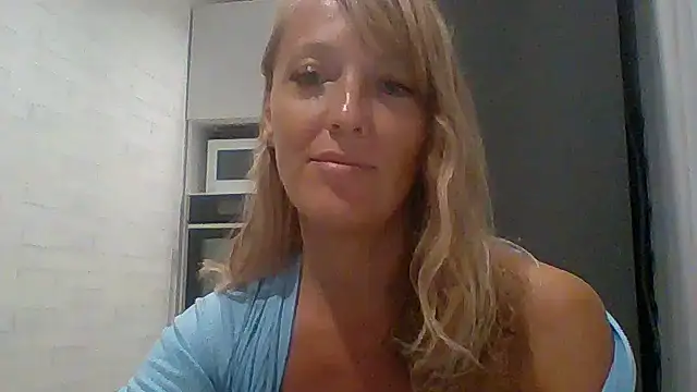 Snapshot of Vexxaa chatting on October 6, 2025, 4:59 pm Vexxaa online show from October 6, 2025, 4:59 pm