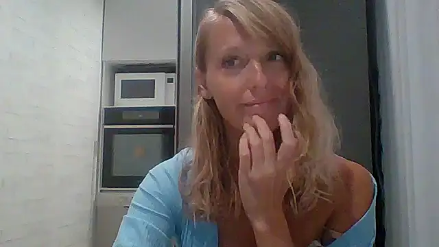 Snapshot of Vexxaa chatting on October 7, 2025, 5:10 pm Vexxaa online show from October 7, 2025, 5:10 pm