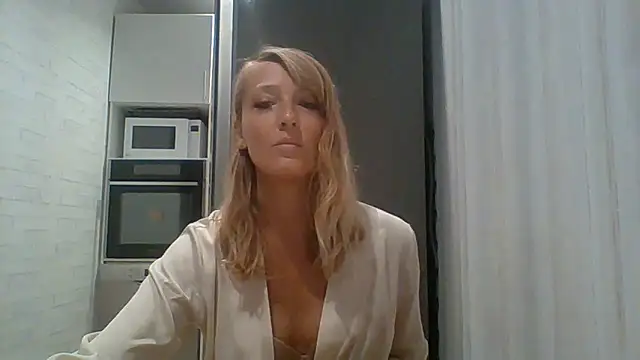 Snapshot of Vexxaa chatting on October 10, 2025, 7:13 pm Vexxaa online show from October 10, 2025, 7:13 pm