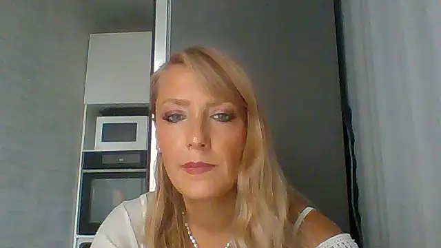 Snapshot of Vexxaa chatting on October 18, 2025, 1:01 pm Vexxaa online show from October 18, 2025, 1:01 pm