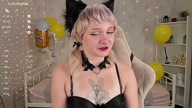 Snapshot of Tori_Cutie chatting on October 1, 2025, 12:05 am Tori Cutie online show from October 1, 2025, 12:05 am